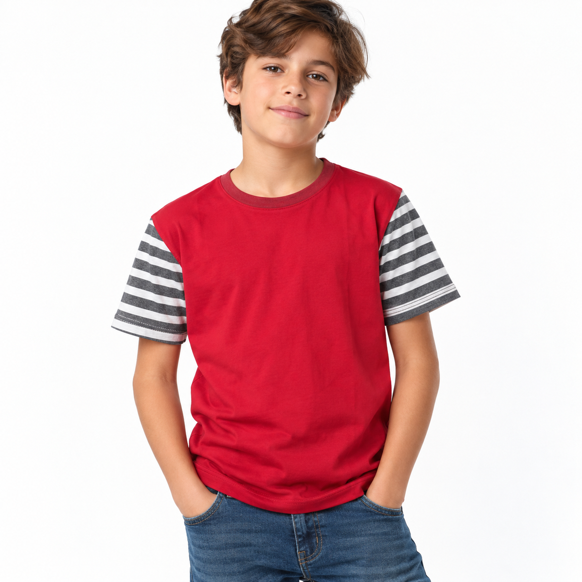 Camiseta Roja con Mangas Rayadas