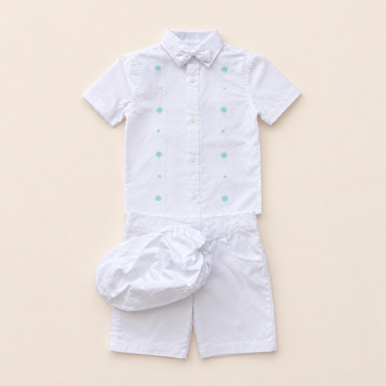 Conjunto Formal Infantil Blanco con Bordado Celeste y Corbatín